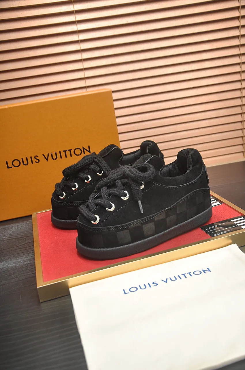 Men's men's shoes💰700💶 🔥New style🔥 LV co-branded nigo, ugly and cute😍Many Internet celebrities have put on their shoes, classic and versatile items.  ❄️Fabric: Imported high mercerized cow suede. ❄️Inner lining: high-grade elastic mesh, ❄️Outsole: original molded outsole, palm print rubber outsole with hidden L letter and Monongram flower ❄️Size: Female 35-41 (Female 41 customized), Male 39-46 (45-46 customized)